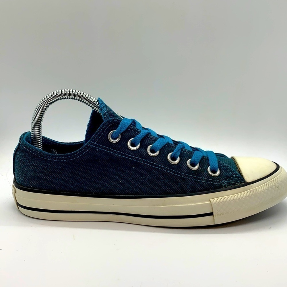 Women’s Converse canvas Chuck Taylor low tops